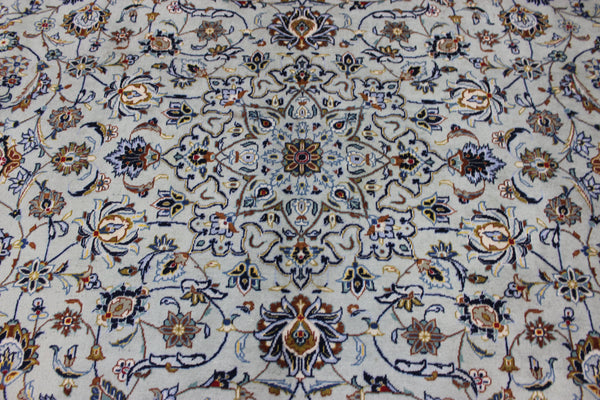 Large handmade Persian kashan carpet, of superb classic floral design395 x 301 cm