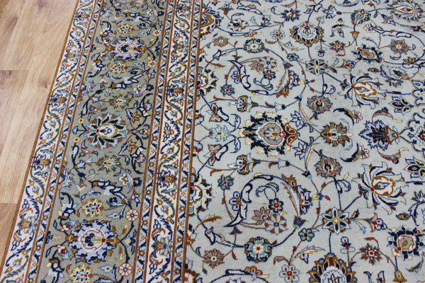 Large handmade Persian kashan carpet, of superb classic floral design395 x 301 cm