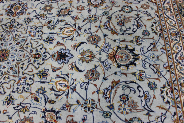 Large handmade Persian kashan carpet, of superb classic floral design395 x 301 cm