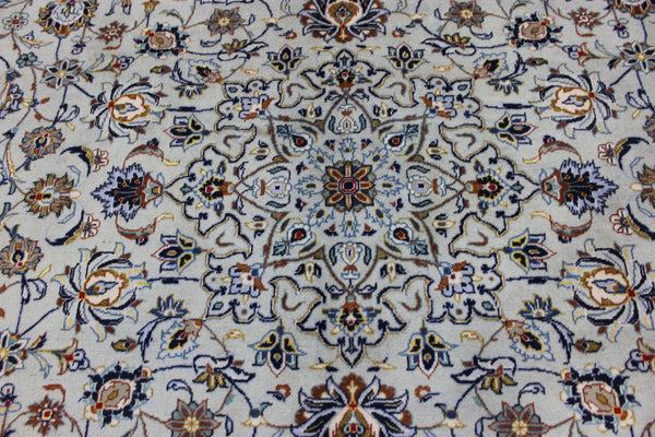 Large handmade Persian kashan carpet, of superb classic floral design395 x 301 cm