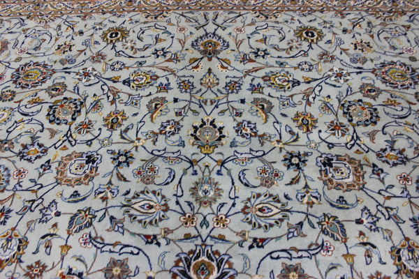Large handmade Persian kashan carpet, of superb classic floral design395 x 301 cm
