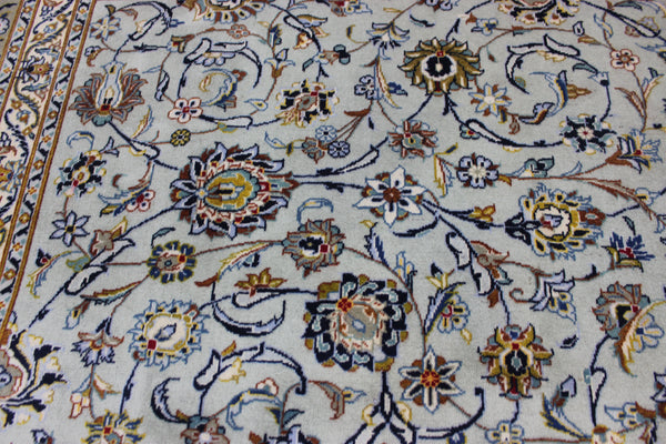 Large handmade Persian kashan carpet, of superb classic floral design395 x 301 cm