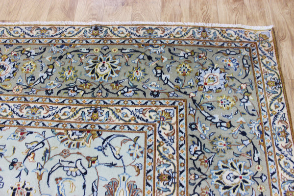 Large handmade Persian kashan carpet, of superb classic floral design395 x 301 cm