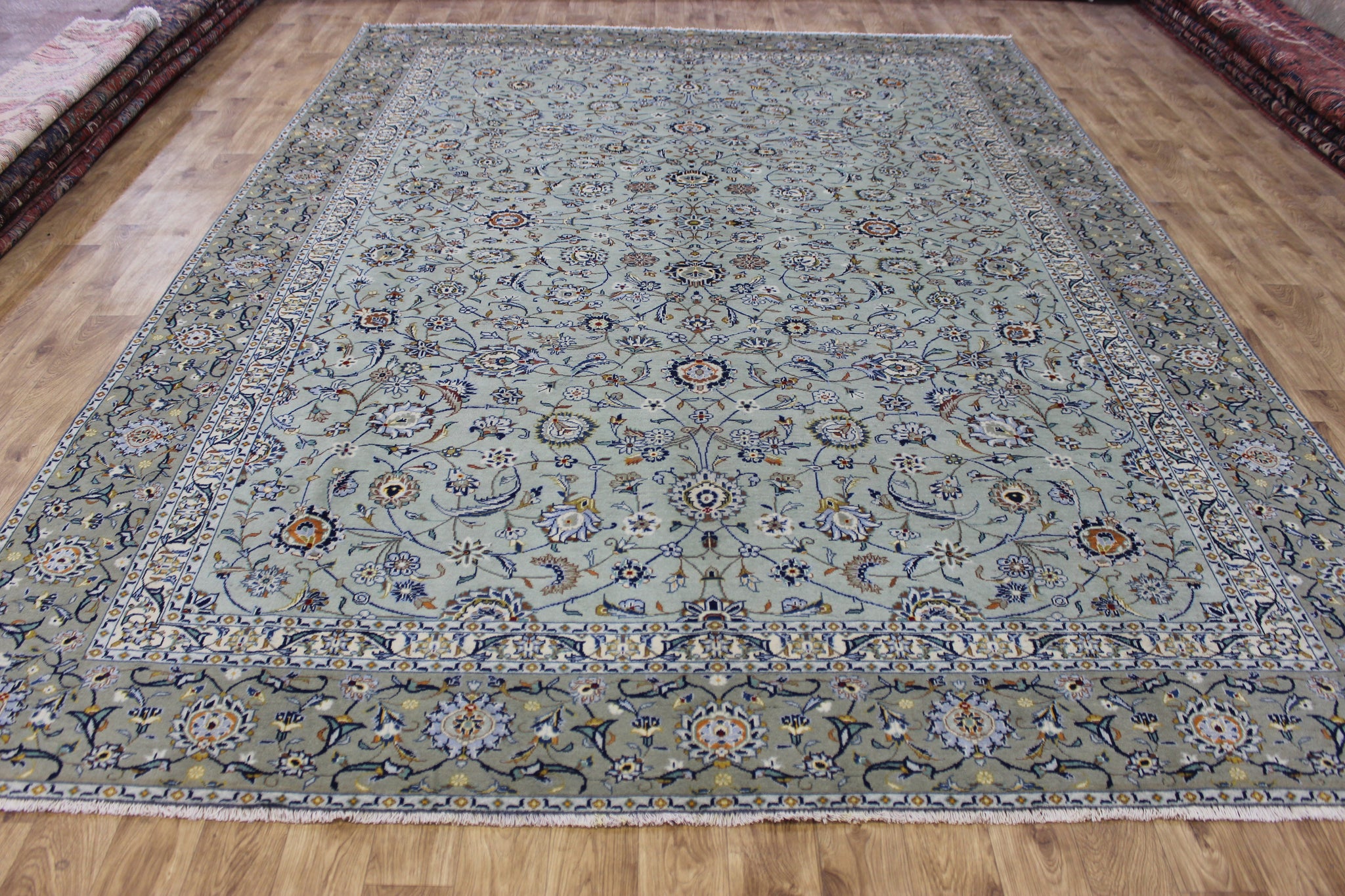 Fine Persian kashan carpet, of superb classic floral design 366 x 267 cm