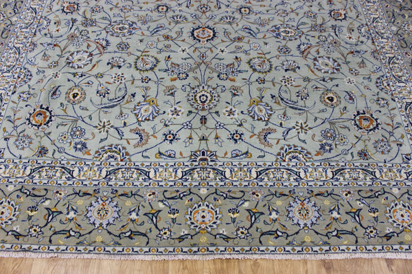 Fine Persian kashan carpet, of superb classic floral design 366 x 267 cm