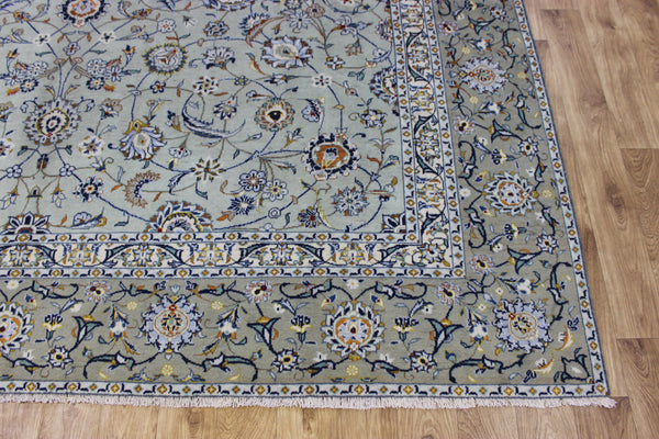 Fine Persian kashan carpet, of superb classic floral design 366 x 267 cm