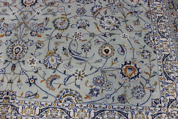 Fine Persian kashan carpet, of superb classic floral design 366 x 267 cm