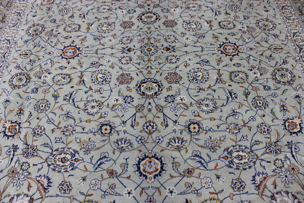 Fine Persian kashan carpet, of superb classic floral design 366 x 267 cm