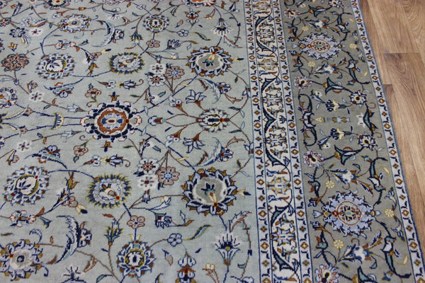 Fine Persian kashan carpet, of superb classic floral design 366 x 267 cm