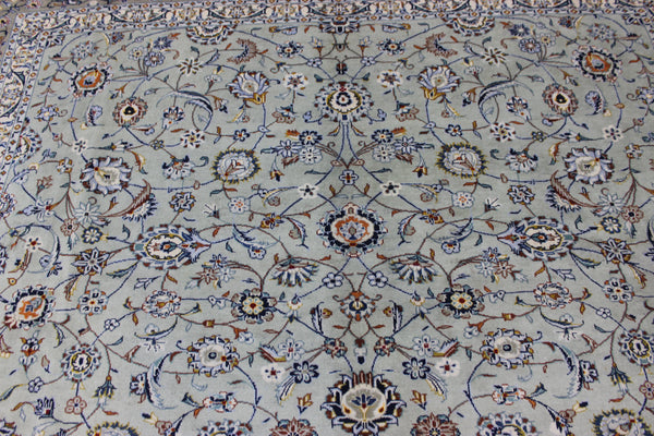 Fine Persian kashan carpet, of superb classic floral design 366 x 267 cm