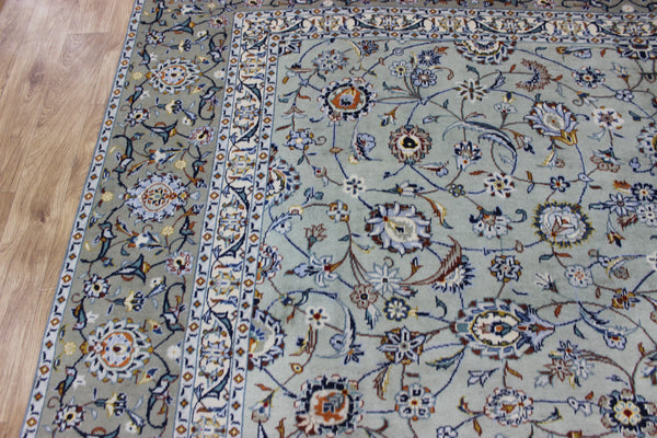 Fine Persian kashan carpet, of superb classic floral design 366 x 267 cm