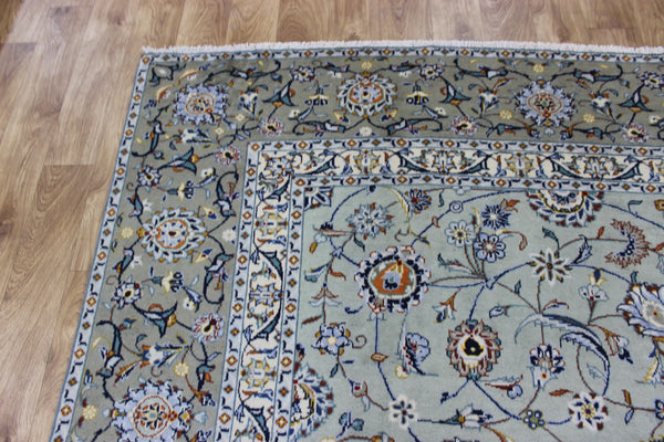 Fine Persian kashan carpet, of superb classic floral design 366 x 267 cm