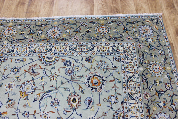 Fine Persian kashan carpet, of superb classic floral design 366 x 267 cm