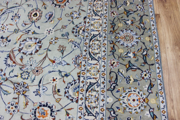 Fine Persian kashan carpet, of superb classic floral design 366 x 267 cm