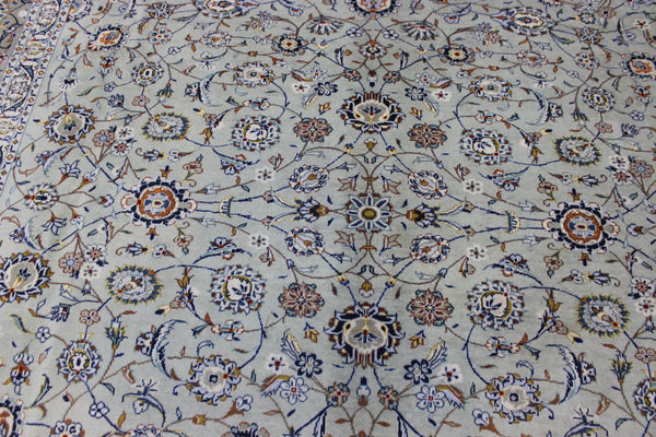 Fine Persian kashan carpet, of superb classic floral design 366 x 267 cm