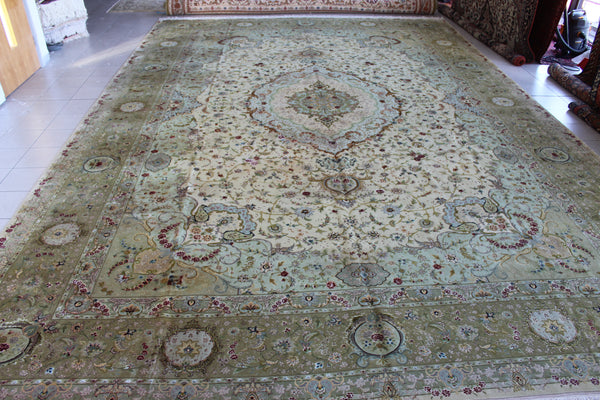 Fine Hand Knotted Persian Tabriz Carpet silk & Kork wool – 60 Raj – 600 × 400 cm