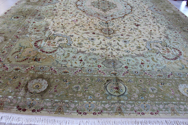 Fine Hand Knotted Persian Tabriz Carpet silk & Kork wool – 60 Raj – 600 × 400 cm