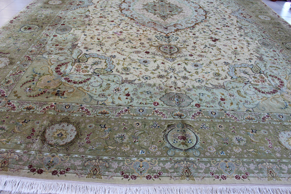Fine Hand Knotted Persian Tabriz Carpet silk & Kork wool – 60 Raj – 600 × 400 cm