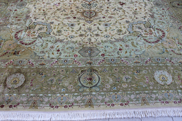 Fine Hand Knotted Persian Tabriz Carpet silk & Kork wool – 60 Raj – 600 × 400 cm