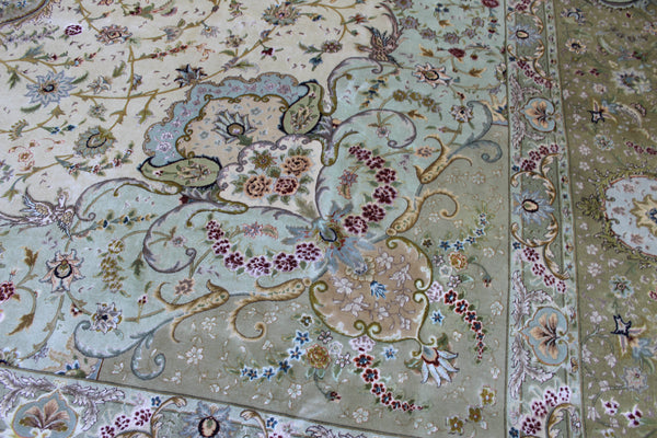 Fine Hand Knotted Persian Tabriz Carpet silk & Kork wool – 60 Raj – 600 × 400 cm