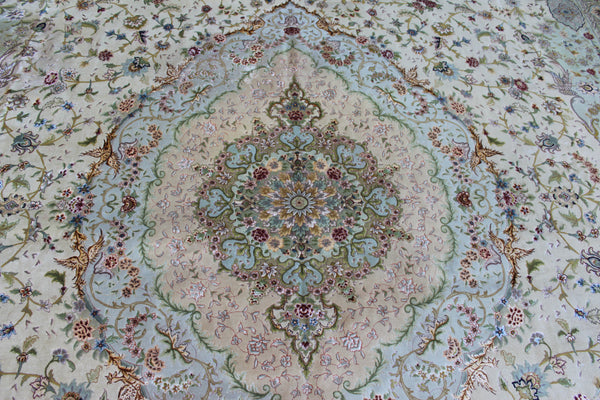 Fine Hand Knotted Persian Tabriz Carpet silk & Kork wool – 60 Raj – 600 × 400 cm