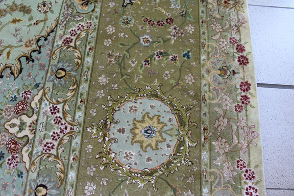 Fine Hand Knotted Persian Tabriz Carpet silk & Kork wool – 60 Raj – 600 × 400 cm