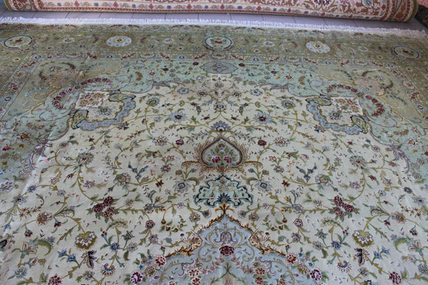 Fine Hand Knotted Persian Tabriz Carpet silk & Kork wool – 60 Raj – 600 × 400 cm