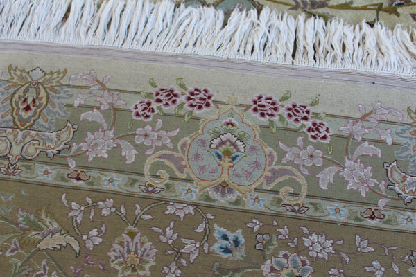 Fine Hand Knotted Persian Tabriz Carpet silk & Kork wool – 60 Raj – 600 × 400 cm