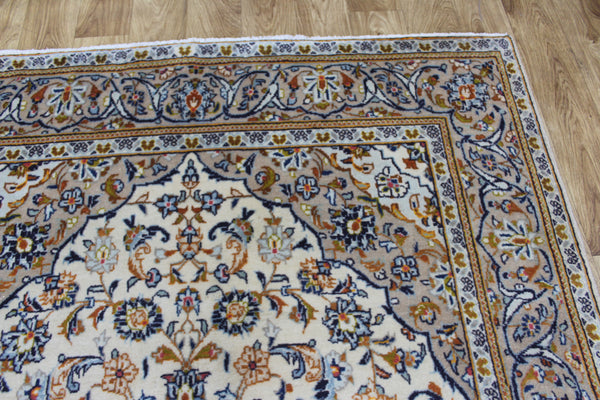 Persian Kashan Rug – Handmade Wool Carpet – 277 × 145 cm
