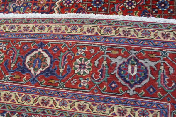 Persian Tabriz Rug 298 × 203 cm – Handmade Wool Medallion Carpet