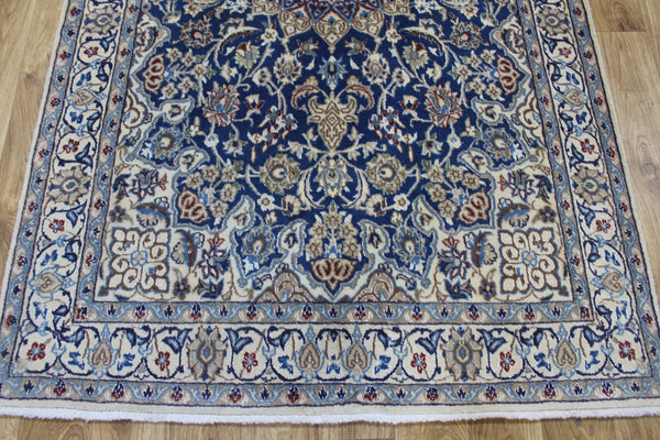 Persian Nain Rug 201 × 119 cm – Handmade Wool & Silk Medallion Carpet