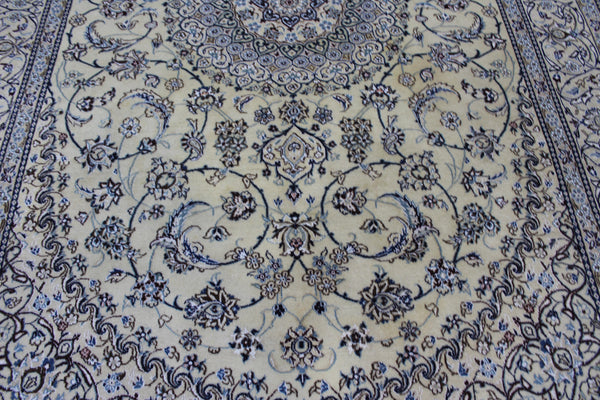 Persian Nain Rug 310 × 200 cm – Handmade Wool & Silk Medallion Carpet