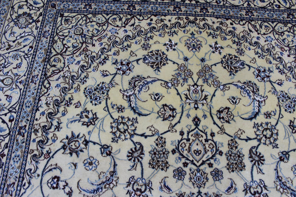 Persian Nain Rug 310 × 200 cm – Handmade Wool & Silk Medallion Carpet