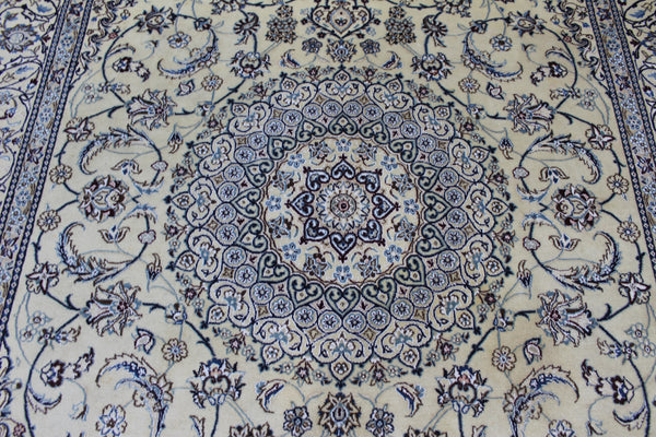 Persian Nain Rug 310 × 200 cm – Handmade Wool & Silk Medallion Carpet