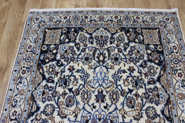 Persian Nain Wool Rug 197 × 117 cm – Handmade Floral Medallion Rug