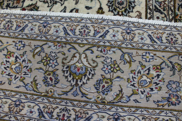 Persian Kashan Rug 293 × 200 cm – Handmade Wool Floral Medallion Carpet