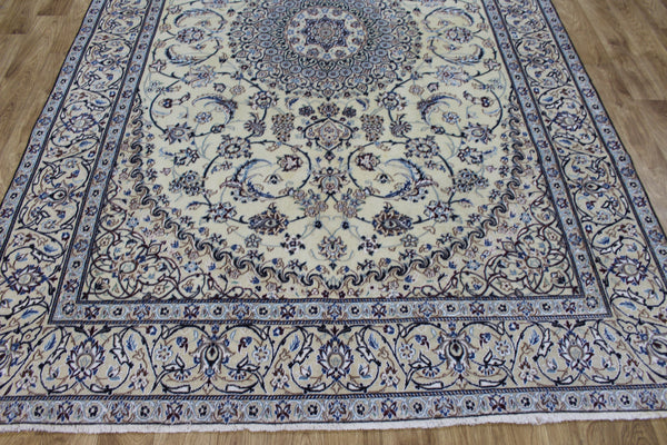 Persian Nain Wool & Silk Rug 292 × 192 cm – Hand-Knotted Floral Medallion Carpet