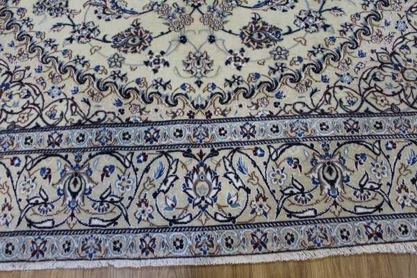 Persian Nain Wool & Silk Rug 292 × 192 cm – Hand-Knotted Floral Medallion Carpet