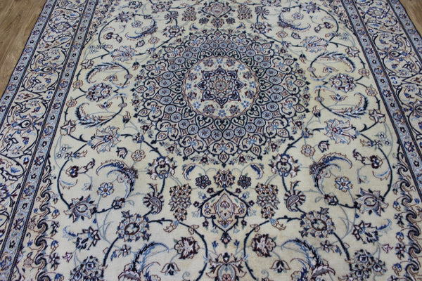 Persian Nain Wool & Silk Rug 292 × 192 cm – Hand-Knotted Floral Medallion Carpet