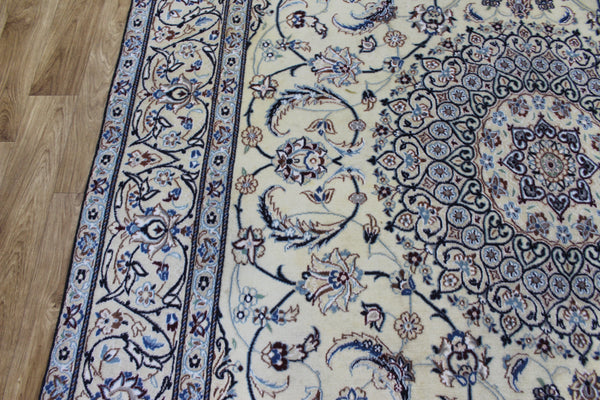 Persian Nain Wool & Silk Rug 292 × 192 cm – Hand-Knotted Floral Medallion Carpet