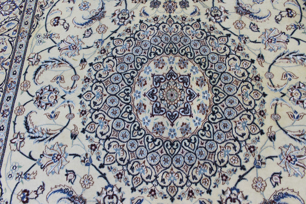 Persian Nain Wool & Silk Rug 292 × 192 cm – Hand-Knotted Floral Medallion Carpet