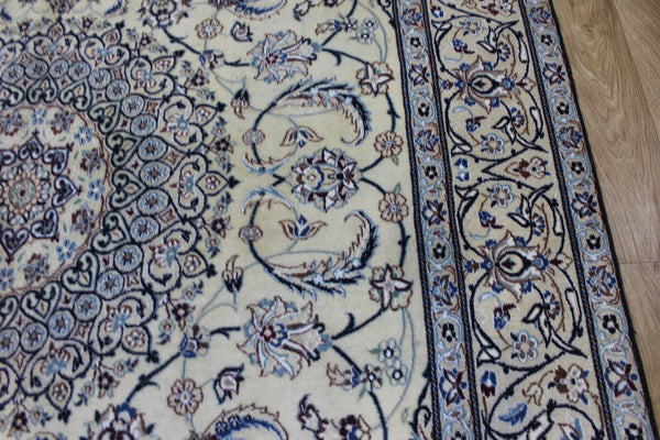 Persian Nain Wool & Silk Rug 292 × 192 cm – Hand-Knotted Floral Medallion Carpet