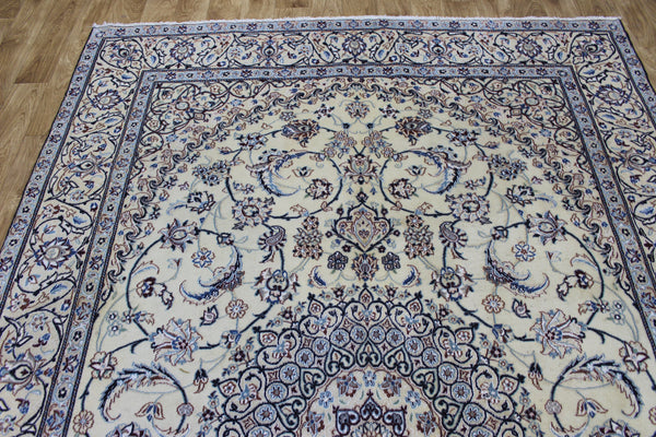 Persian Nain Wool & Silk Rug 292 × 192 cm – Hand-Knotted Floral Medallion Carpet