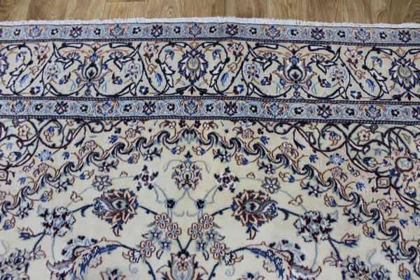 Persian Nain Wool & Silk Rug 292 × 192 cm – Hand-Knotted Floral Medallion Carpet