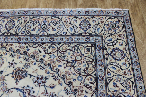 Persian Nain Wool & Silk Rug 292 × 192 cm – Hand-Knotted Floral Medallion Carpet