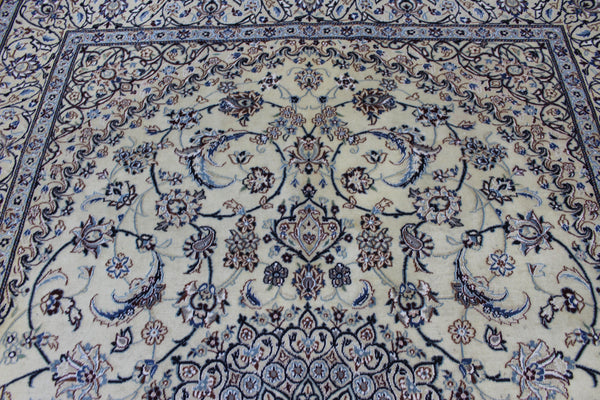 Persian Nain Wool & Silk Rug 292 × 192 cm – Hand-Knotted Floral Medallion Carpet