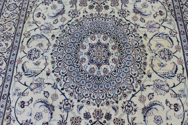 Persian Nain Wool & Silk Rug 292 × 192 cm – Hand-Knotted Floral Medallion Carpet