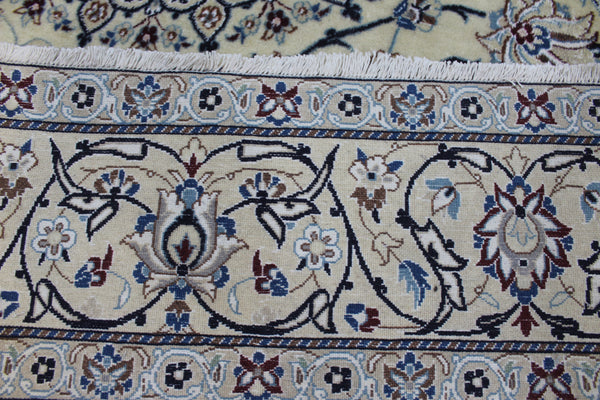 Persian Nain Wool & Silk Rug 292 × 192 cm – Hand-Knotted Floral Medallion Carpet