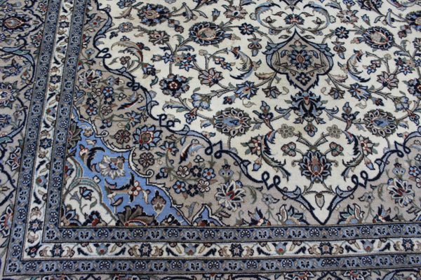 Persian Kashan Carpet 350 × 240 cm – Hand-Knotted Wool Floral Medallion Rug