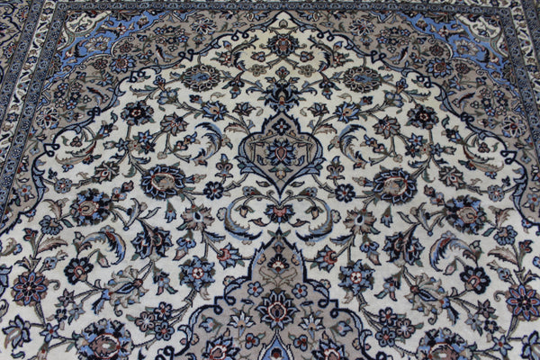 Persian Kashan Carpet 350 × 240 cm – Hand-Knotted Wool Floral Medallion Rug